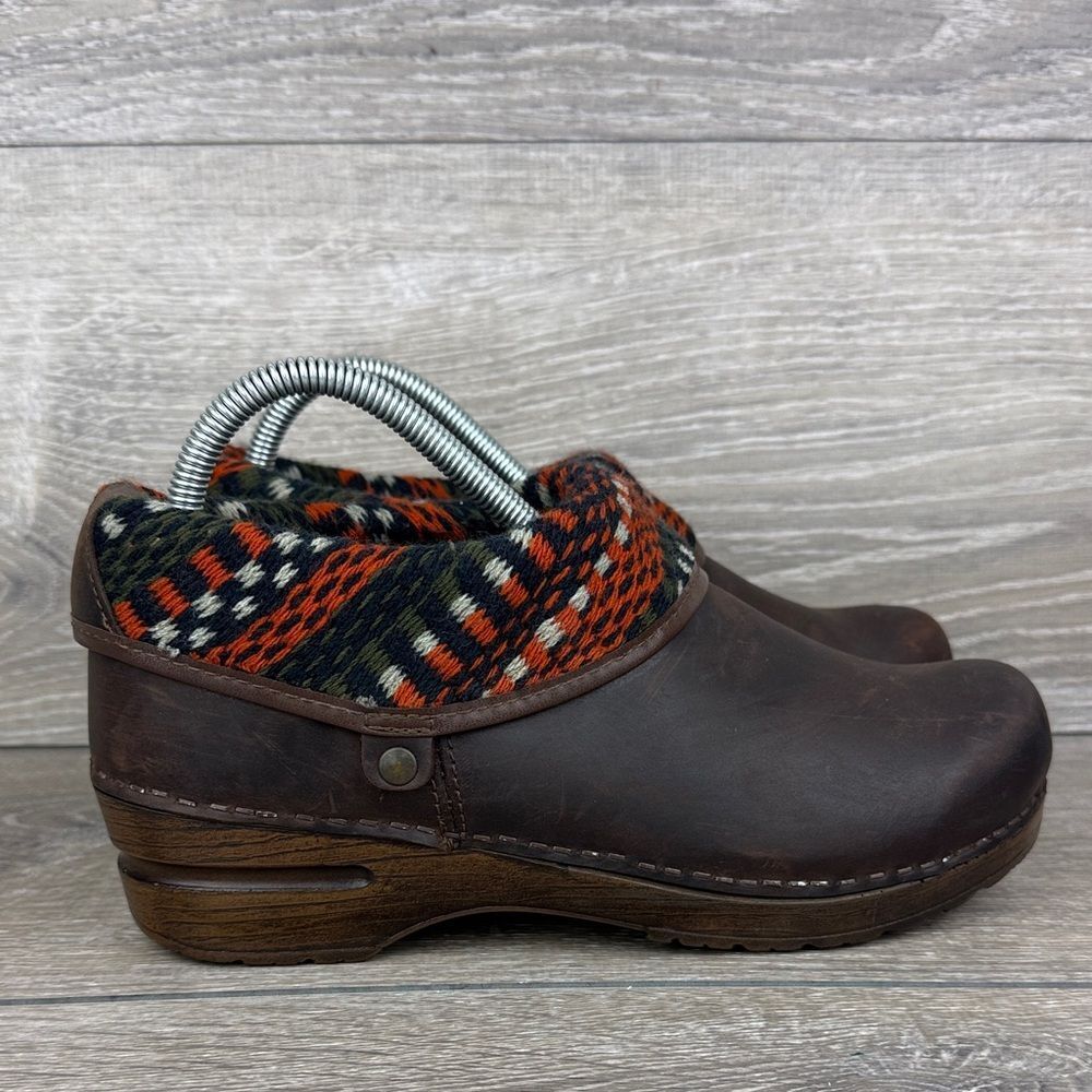 Sanita Nevada Women’s Sz 8.5-9/EU 39 Brown Oiled Leather Sweater Knit Trim Clogs